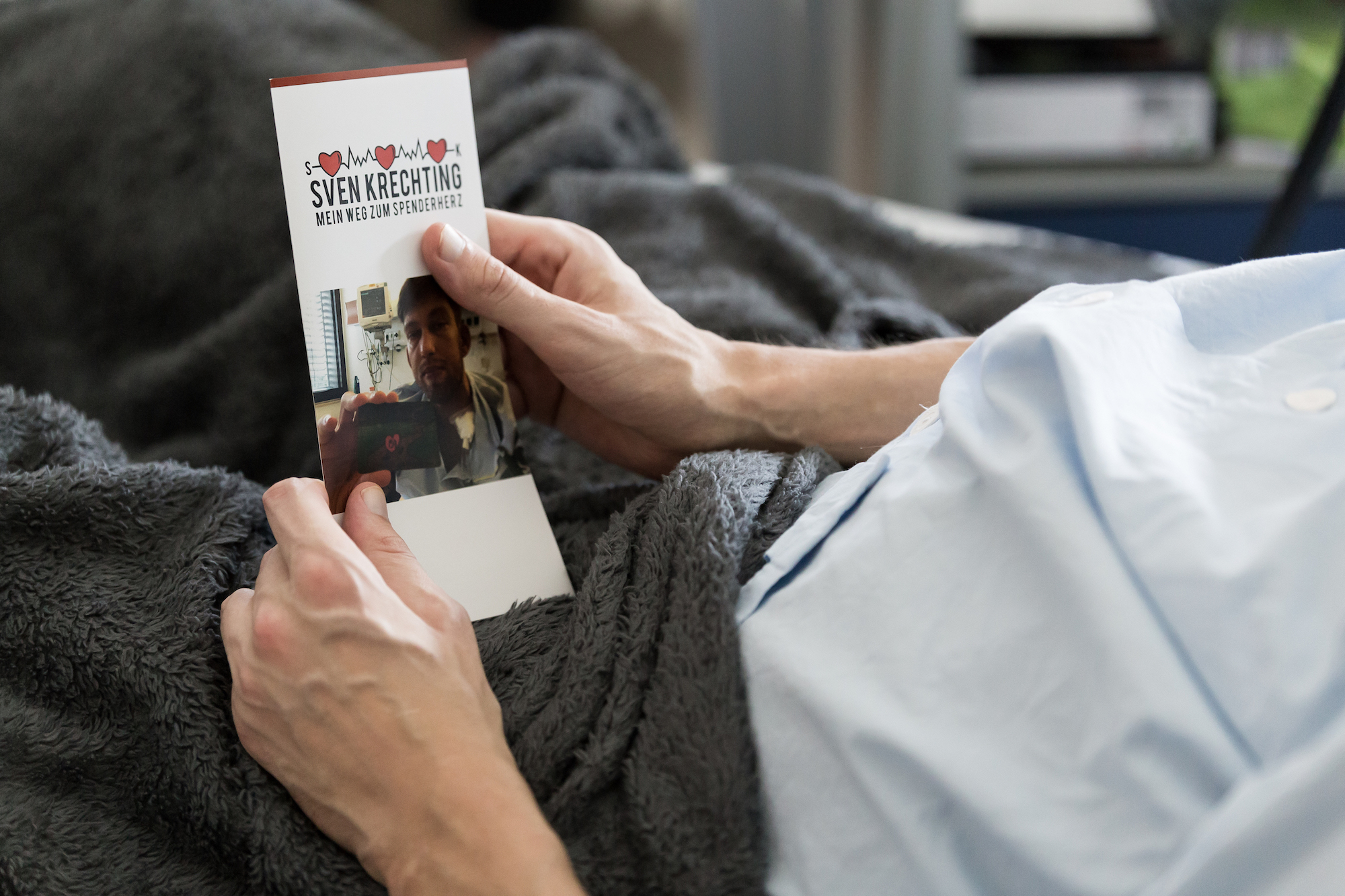'Der Flyer ist ein richtiges Familienprojekt: Mein Vater hat das Logo mit den drei Herzen gestaltet, ich habe meine Geschichte erzählt und zusammen mit meiner Mutter und Schwester machen wir alles versandfertig.'